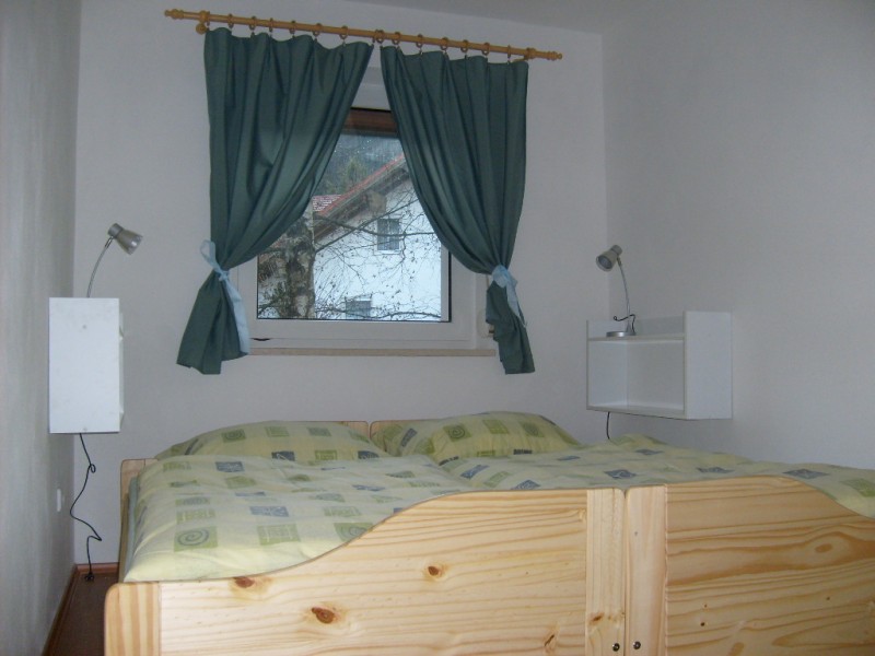slaapkamer met een tweepersoonsbed